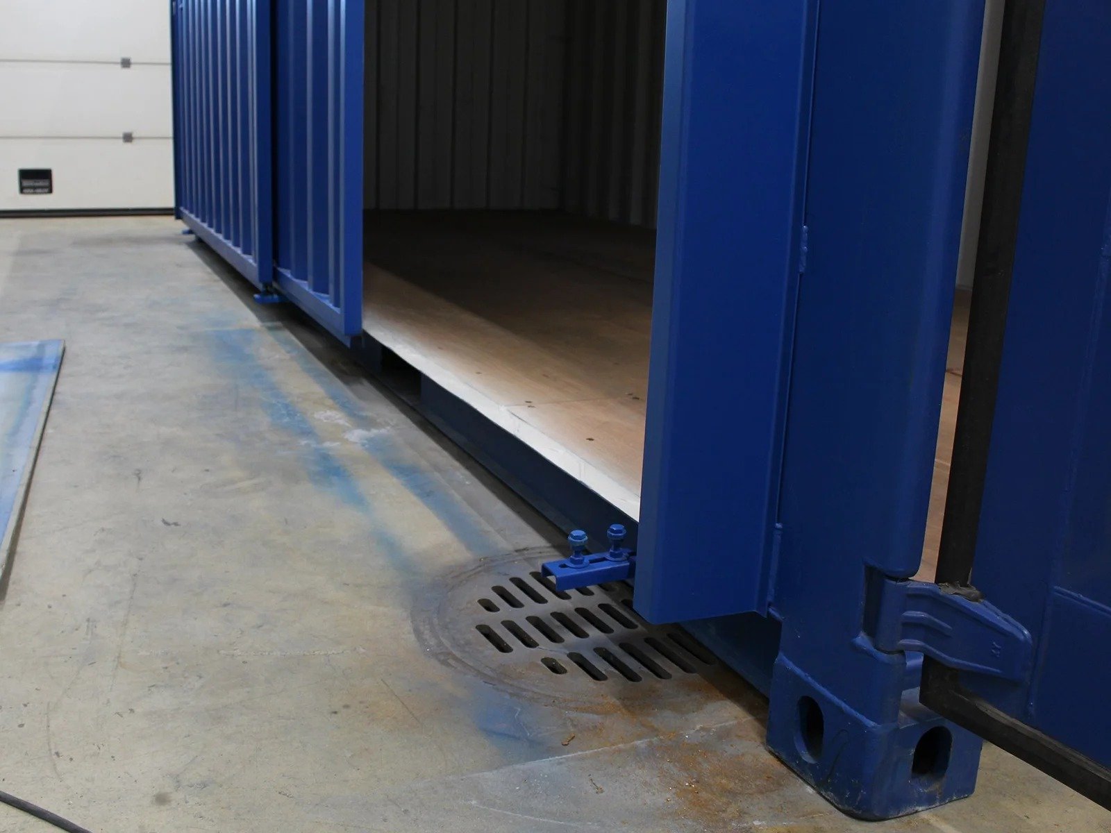 20ft Hi Cube Container (9′ 6″ high) suitable for IBC storage Sliding Door - Image 3